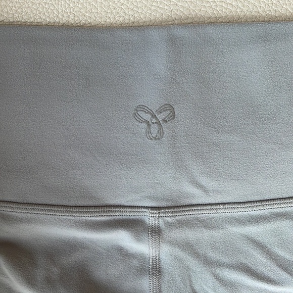 TNA High rise Butter 5” Short - Picture 4 of 6